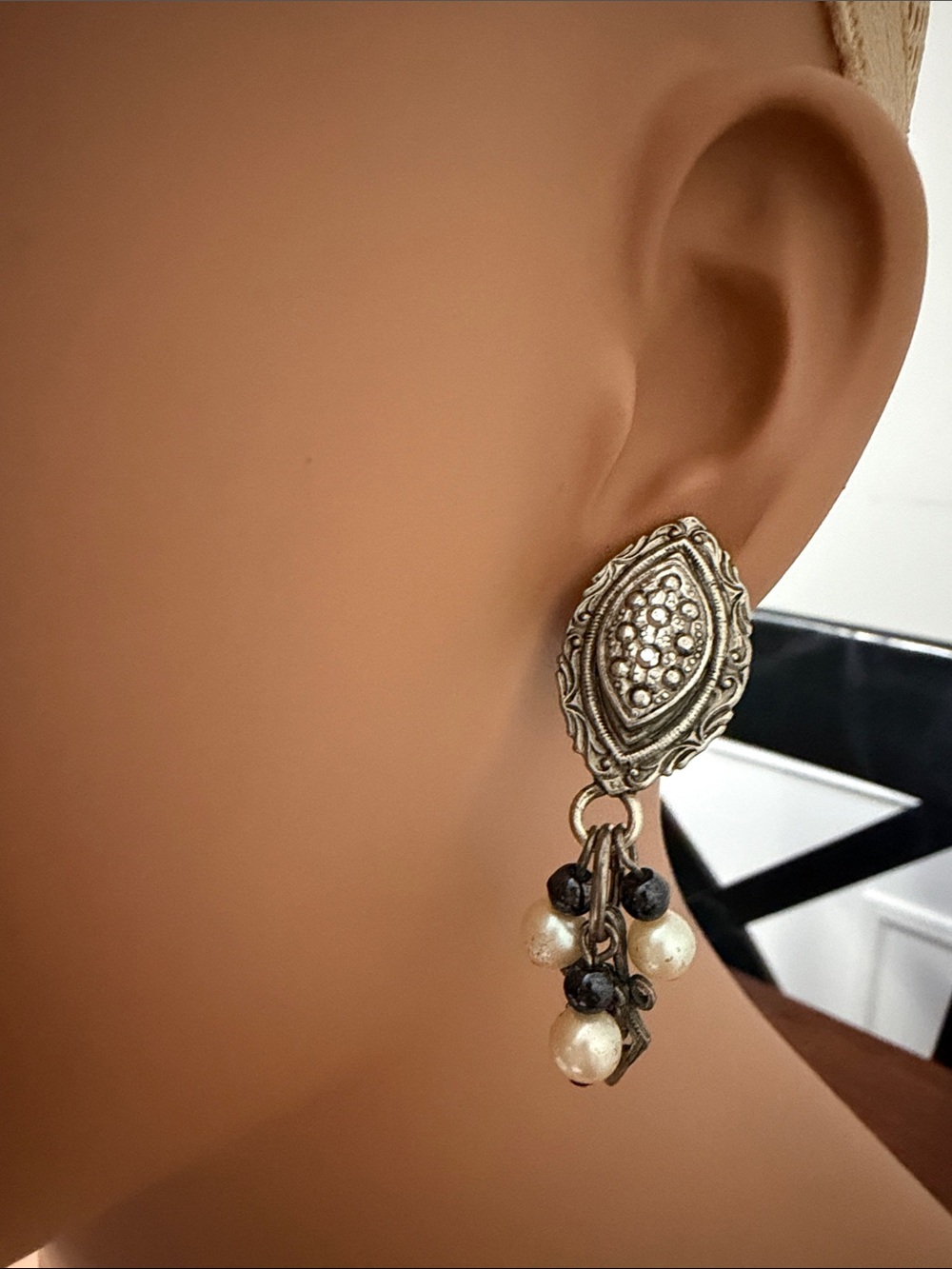 Source Unknown Silver-Tone Pearl and Black Bead Dangle Earrings